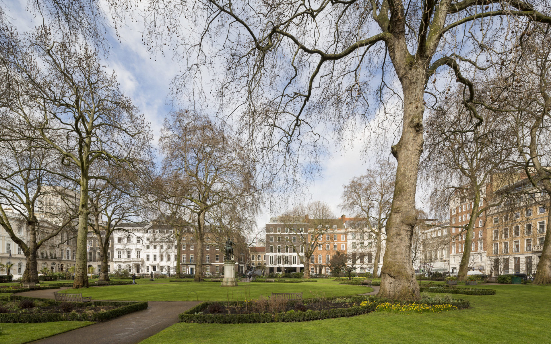 一年不一定出一套！无数人在伦敦这些地方排队等房，一房难求