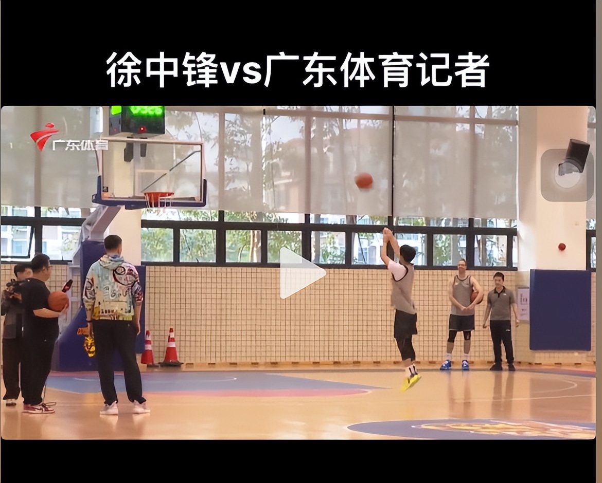 一分钟10记三分，徐杰完胜朱立宇，为全队赢得一天假期，杜锋欣慰