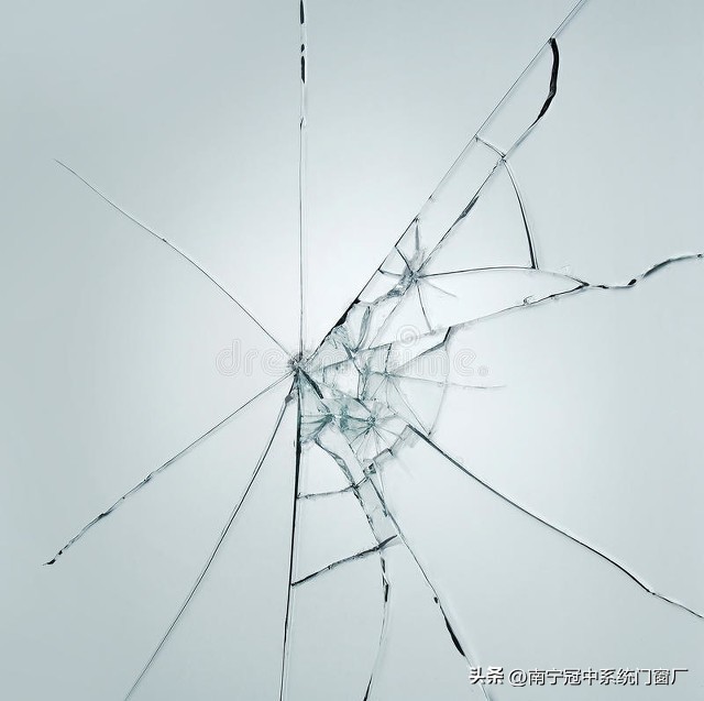 铝合金门窗玻璃总裂,断桥铝门窗玻璃裂了怎么办