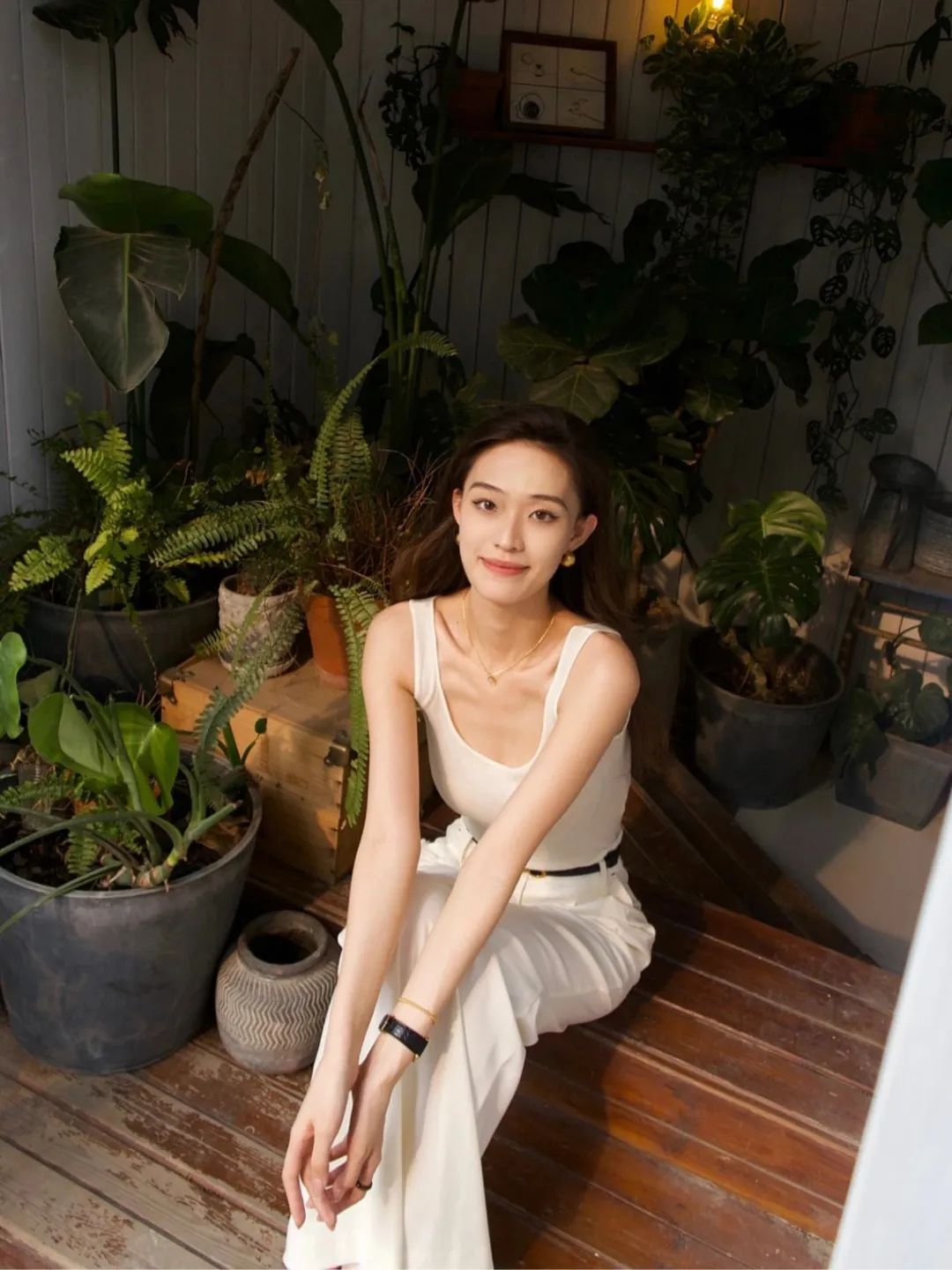 简约背心是一件百搭单品,哪种款式的背心比较经典百搭呢