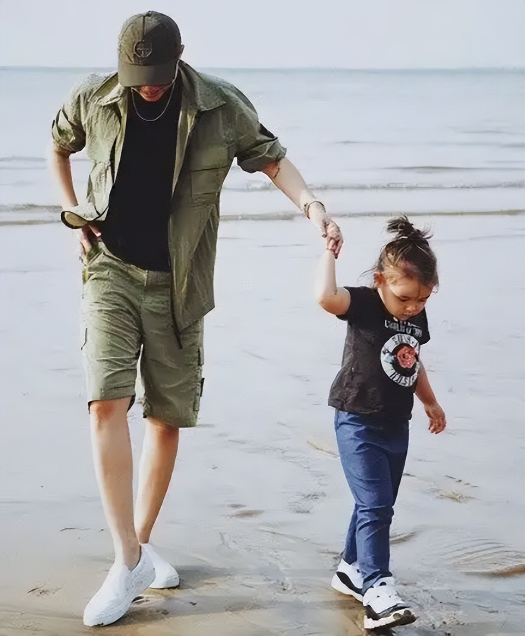 5年前，花50万买精子生下五国混血儿的叶海洋，勇敢地活出了自我