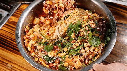 被一碗螺蛳粉耽误的夜宵宝藏,被螺蛳粉耽误的烧洋芋选手