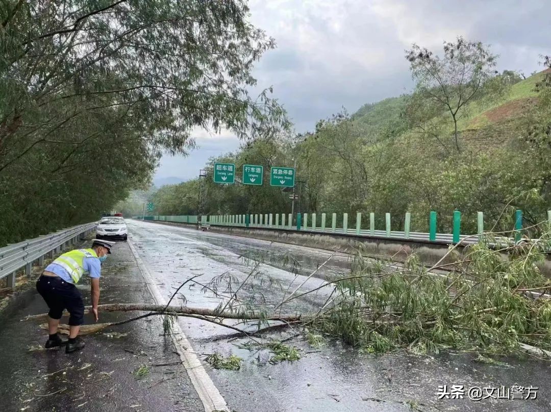 五一平安不打烊节日我在岗,五一在岗用我们的青春守护平安