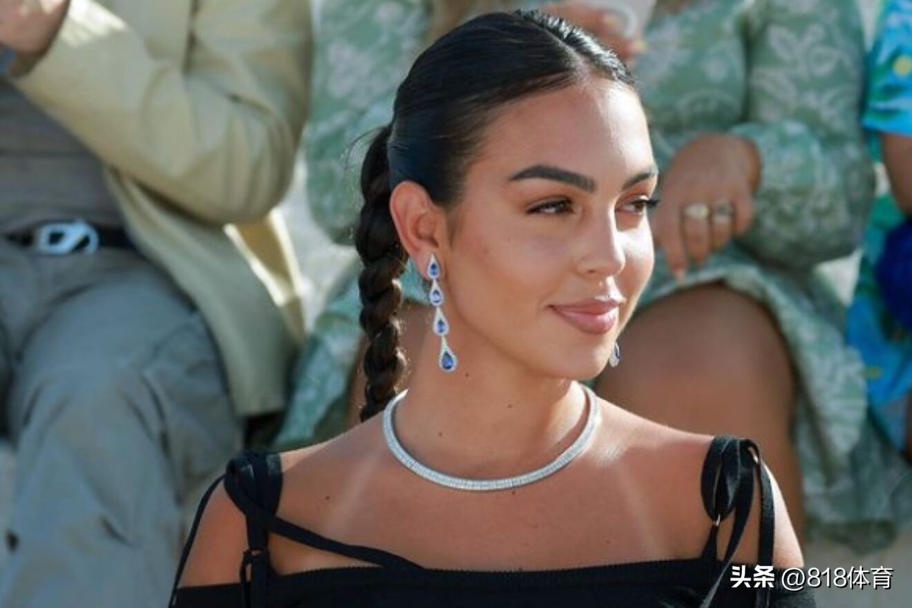 c罗女友乔治娜包包,c罗求婚成功女友手戴钻戒照曝光