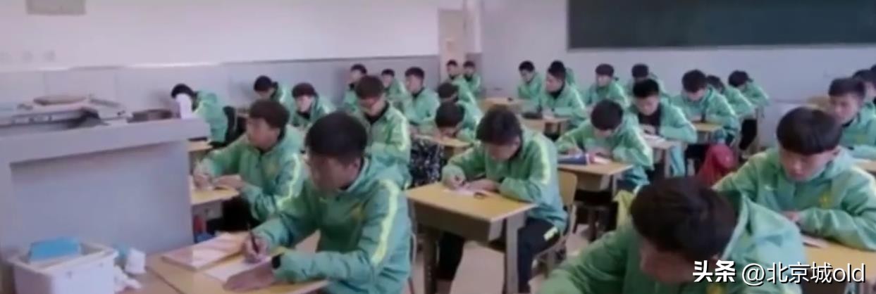 三位北京高中生，走进顺义国安基地，传承死磕精神，引起球迷热议