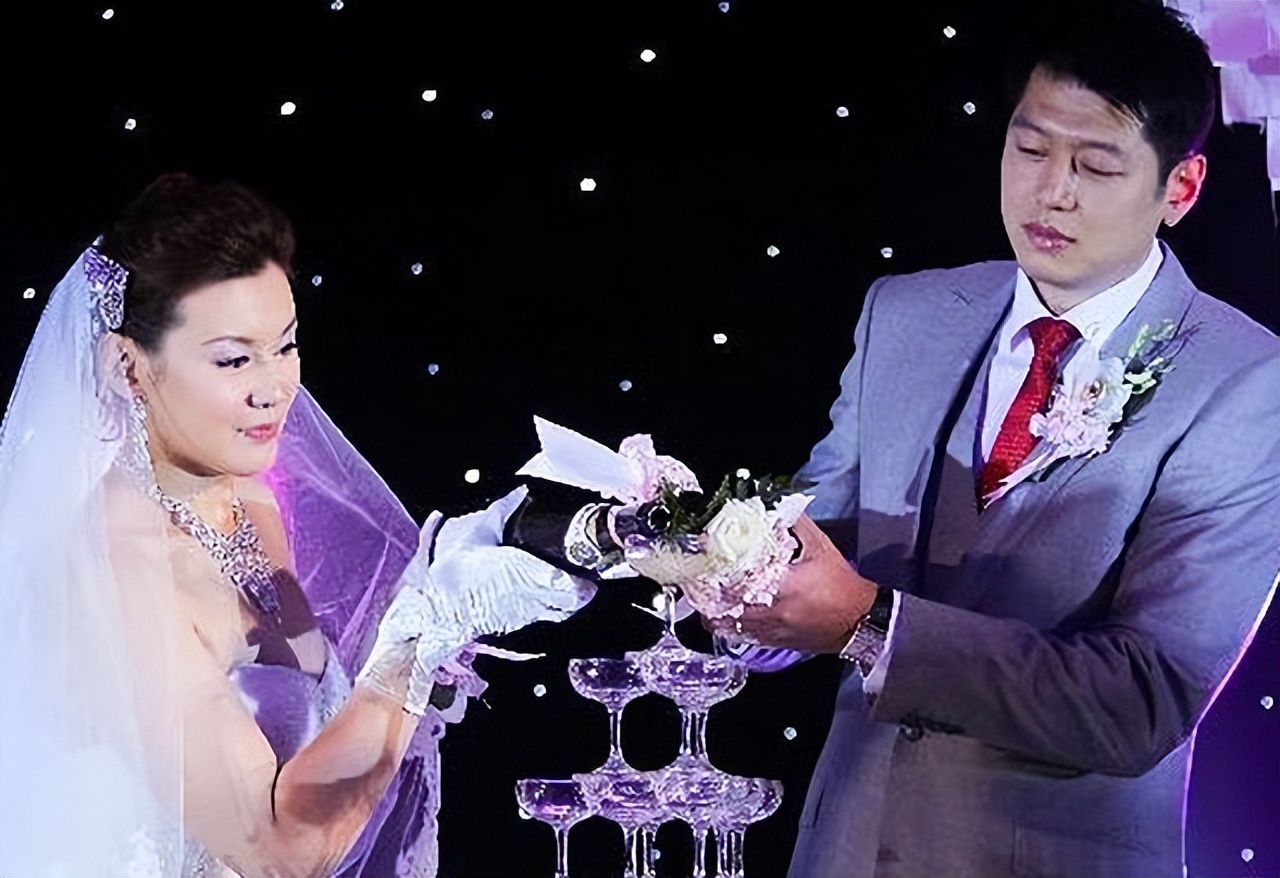 “亚洲蝶后”周雅菲：嫁给CBA二婚男，如今儿女双全堪称人生赢家