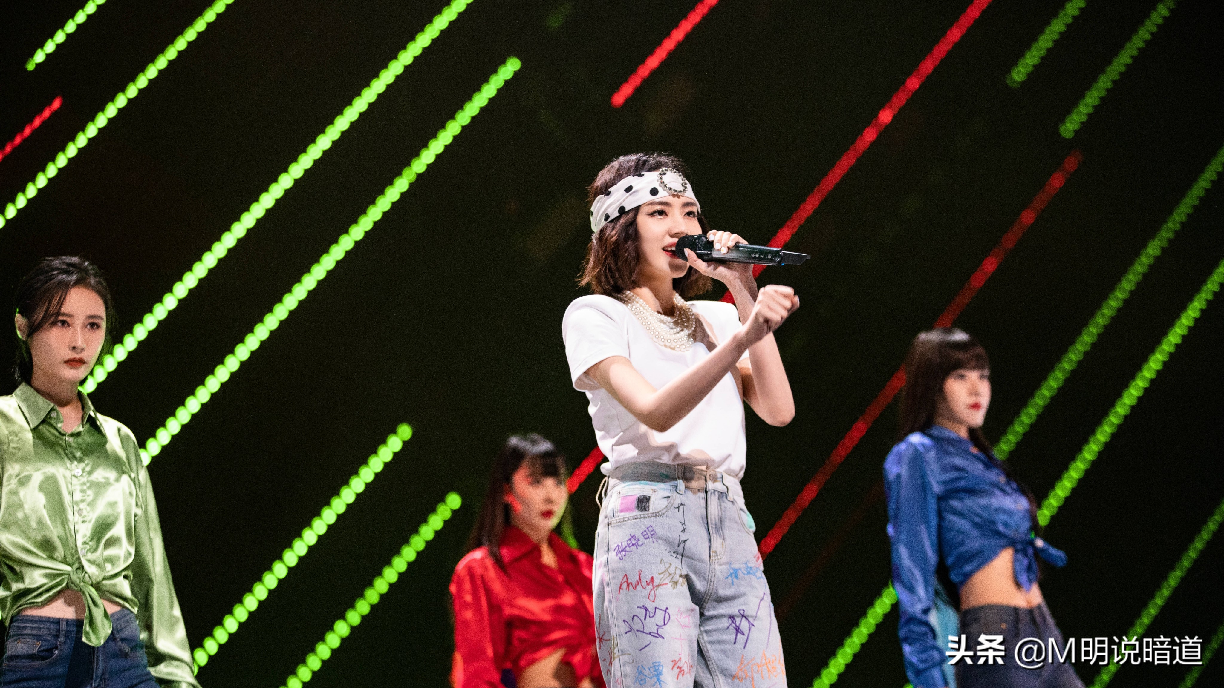 王源破浪哼唱,王源唱如风戴的项链是什么牌子