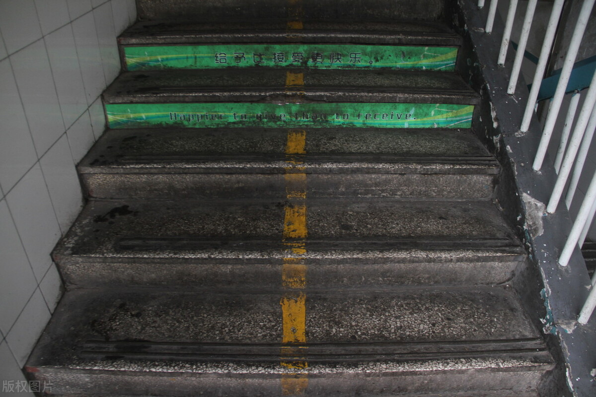 做自媒体真的能月入过万,自媒体培训说月入过万是真的吗