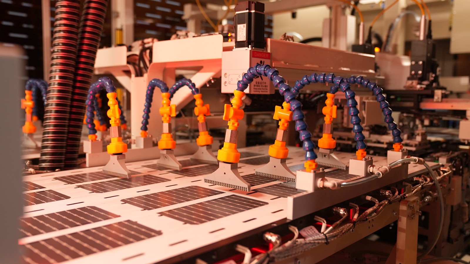 海泰光伏新能源,海泰新能是光伏组件代工厂吗