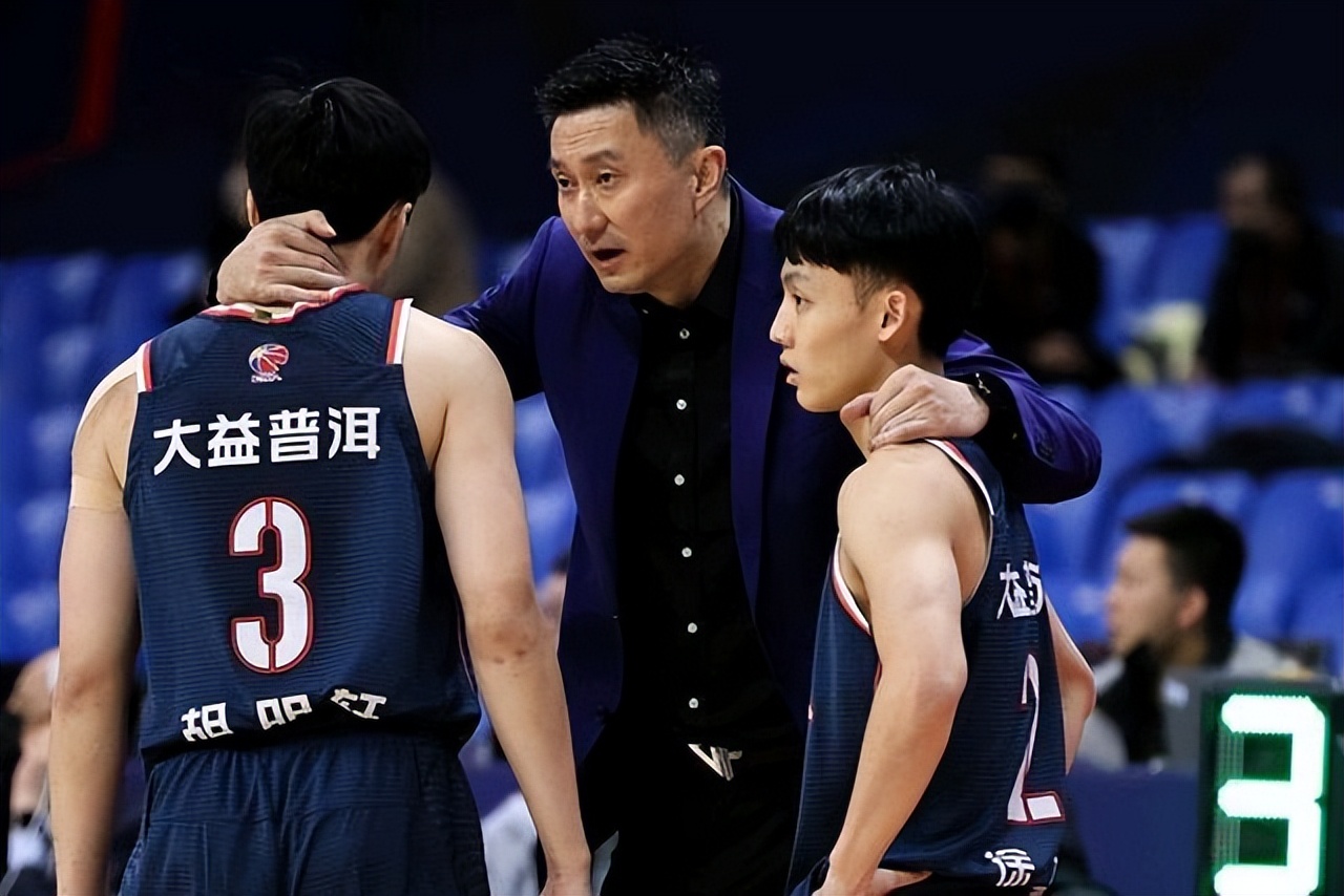 郭士强开门黑完整视频,郭艾伦被黑哨最后结果