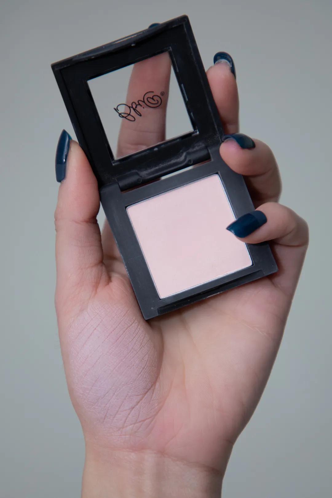 涂兰蔻196橘色系口红显老？你可能不是黄皮，而是橄榄皮