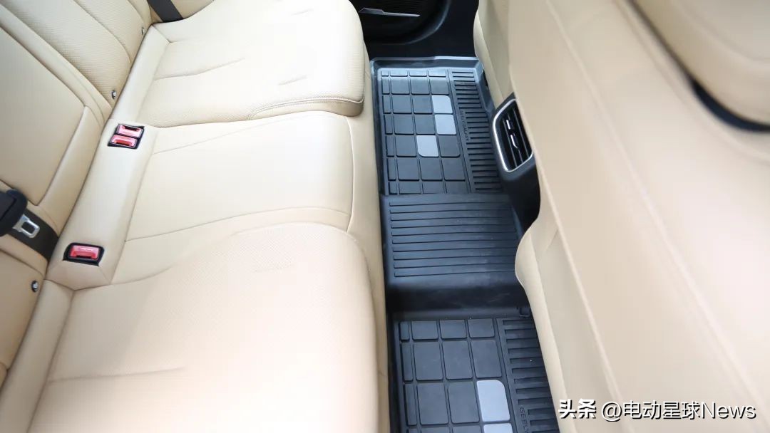 十万出头新能源吉利银河l6,吉利银河l6龙腾版125kmplus油耗