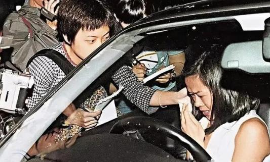 甘比豪门阔太日常,甘比从狗仔逆袭成为香港女首富