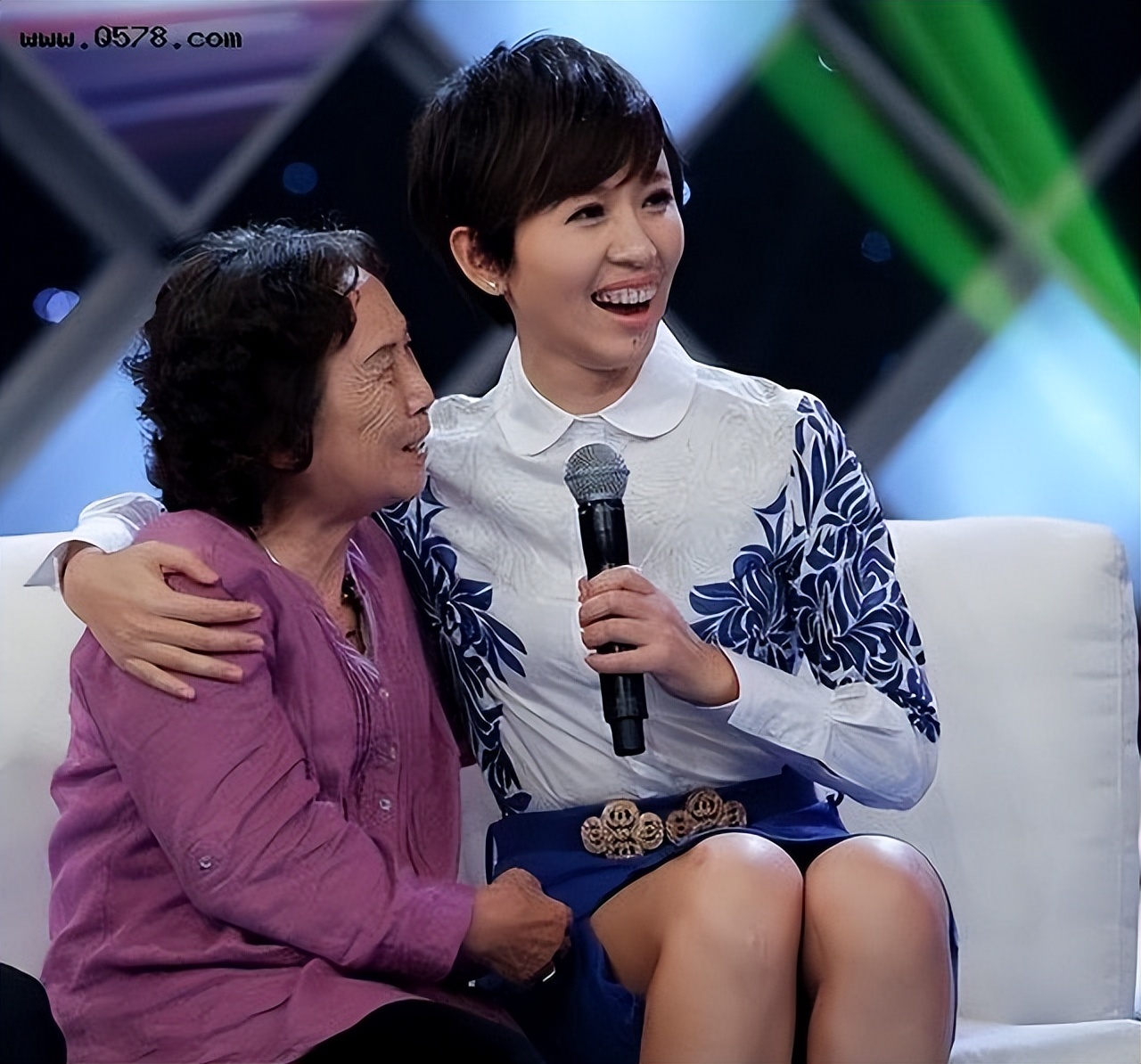 欧阳夏丹主持新闻联播康辉,陪伴欧阳夏丹