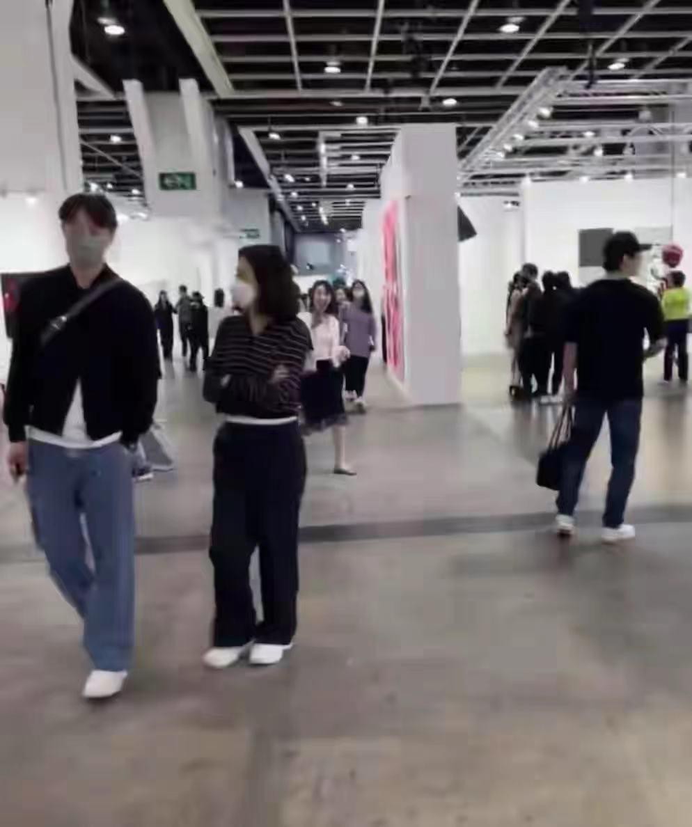 59岁关之琳罕见现身,55岁的关之琳难掩时光痕迹