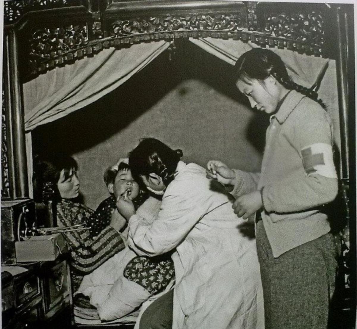 日军兽行：当着男人的面玷污了女儿，临走还残忍割下妻子乳房