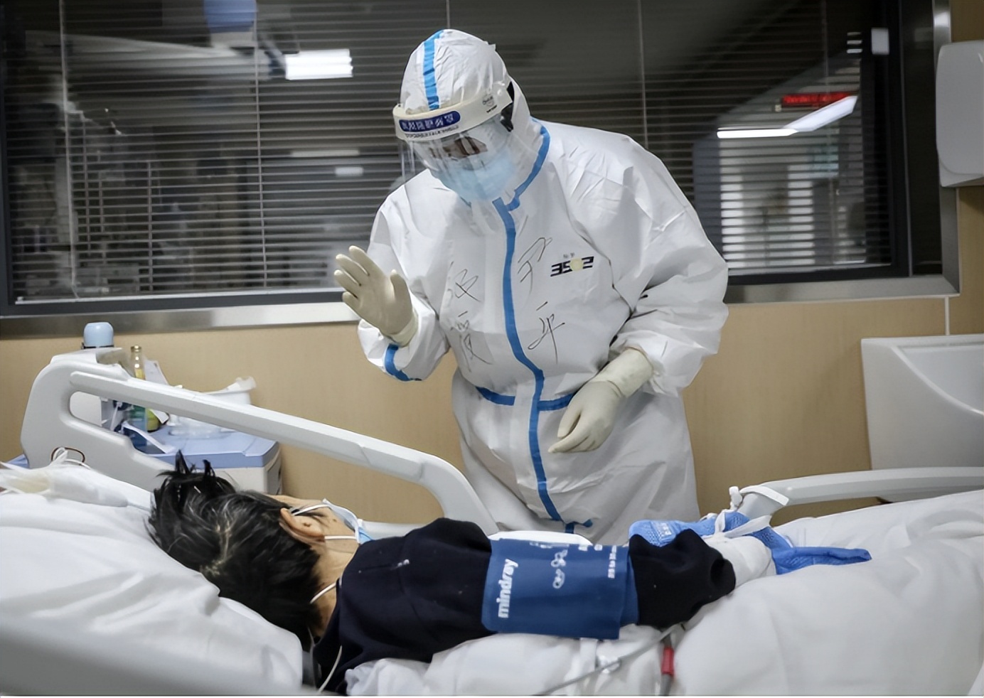 现在得了新冠治疗费用,患新冠肺炎费用谁承担