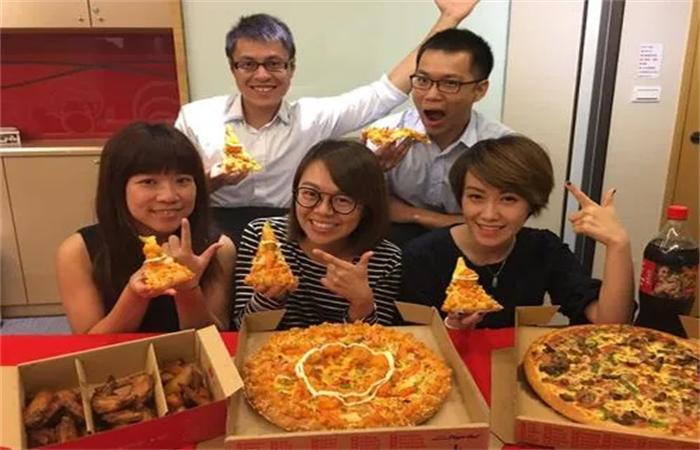 世界第一家必胜客现在怎么样了,餐饮巨头必胜客