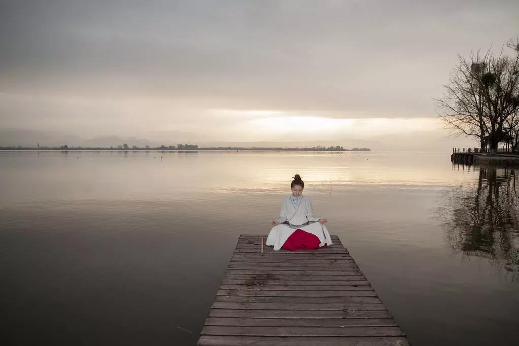 道德经第十二章去奢取淡解读,道德经逐句全解