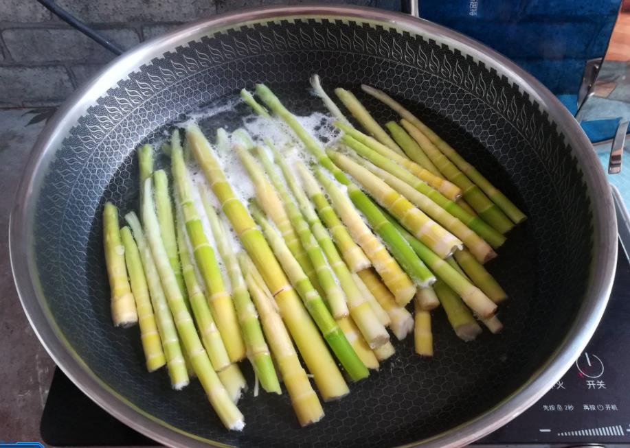 素炒新鲜竹笋的处理方法和做法,炒竹笋要怎么做小的竹笋才好吃