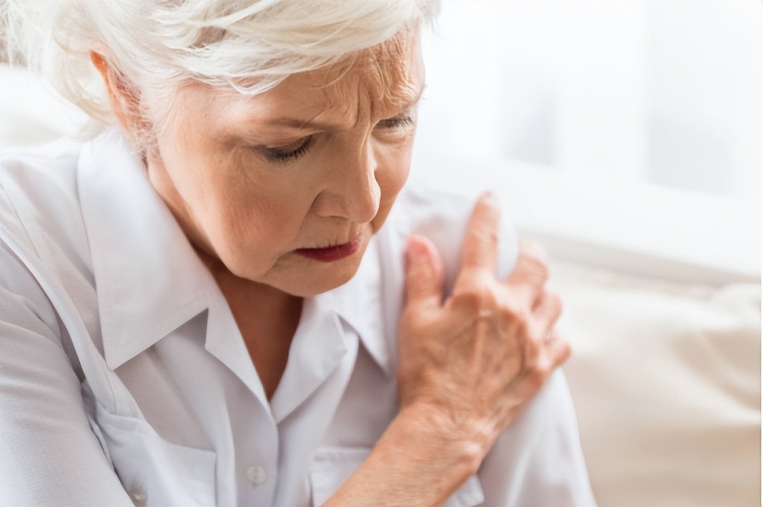 睡觉手指发麻发胀是什么症状,新冠有手指发麻的症状吗