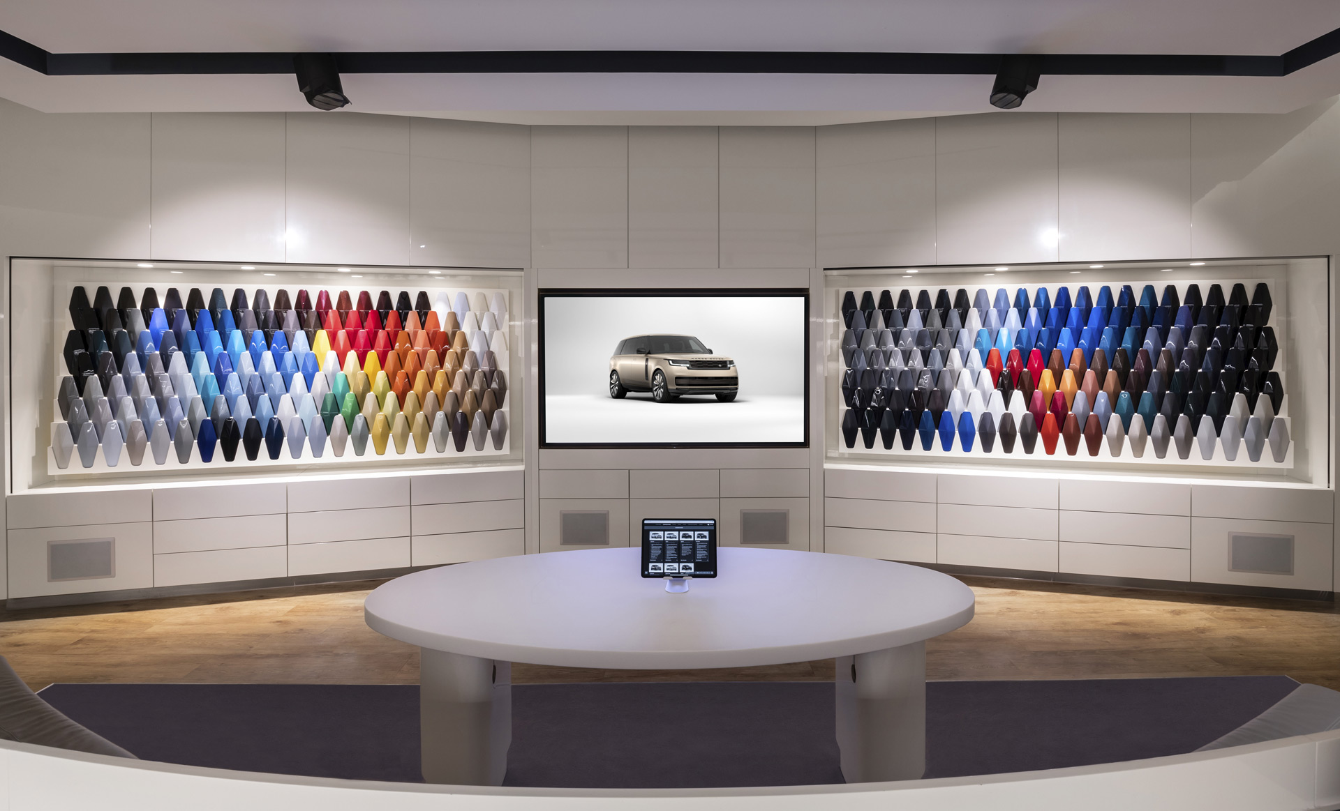 路虎揽胜2023款顶配加长版v8,路虎揽胜2023版本3.0