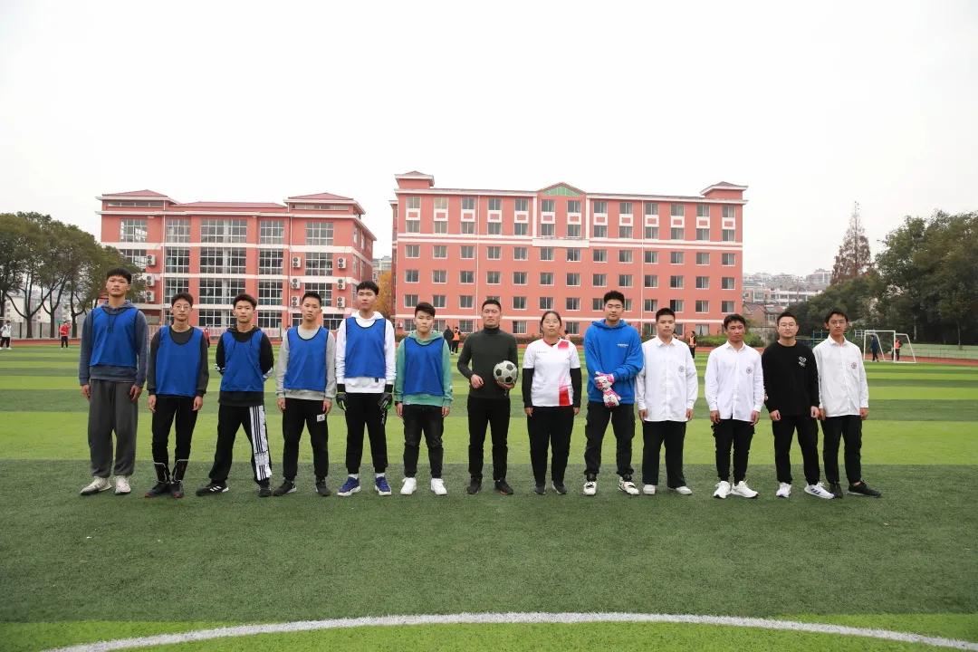 鐖辫繍鍔ㄦ墠鍋ュ悍鍥剧墖,杩愬姩寮哄仴浣撻瓌灞曠幇闈掓槬椋庨噰