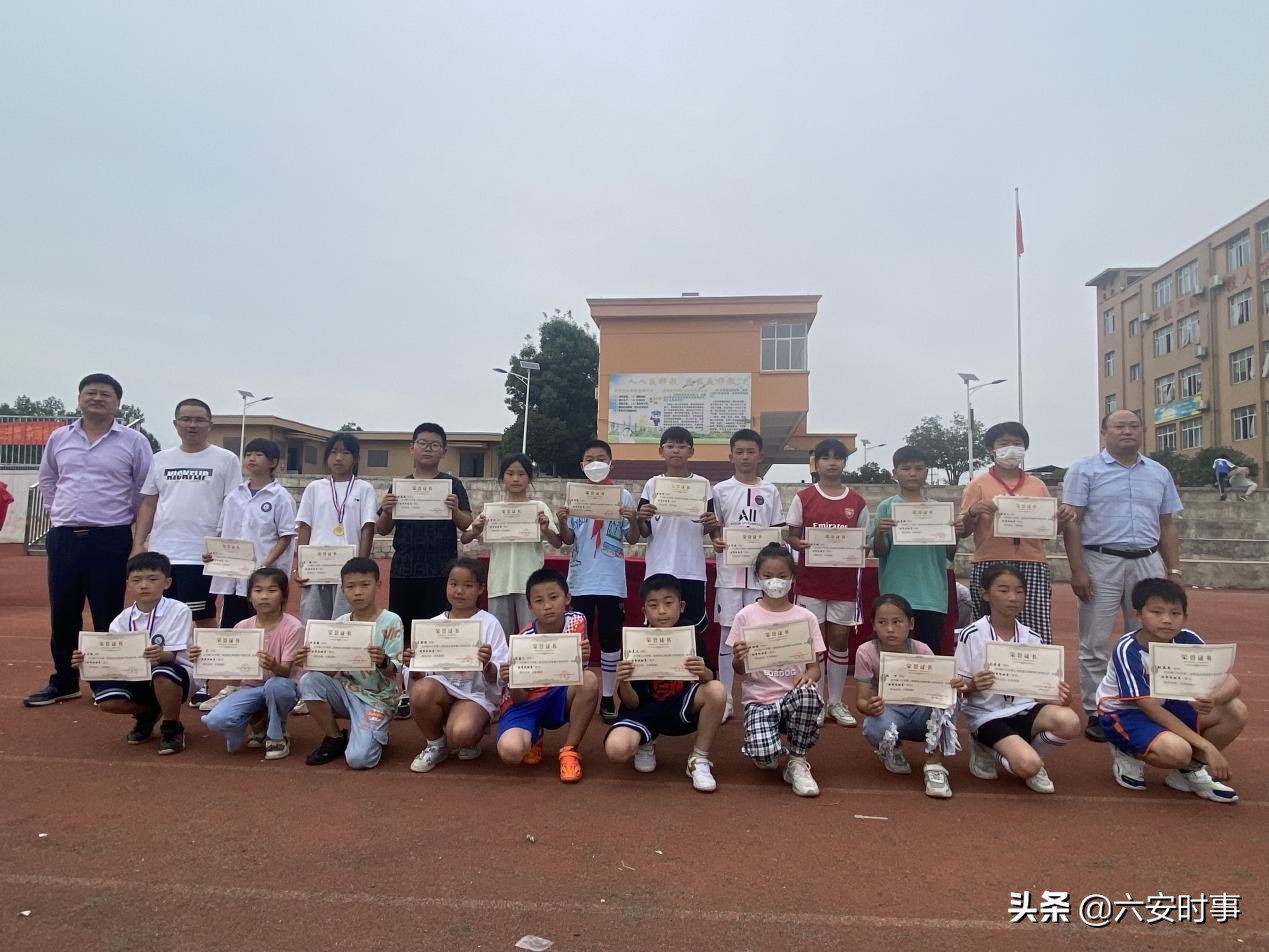 小学校园足球联赛开赛报道,小学校园足球联赛圆满落幕报道