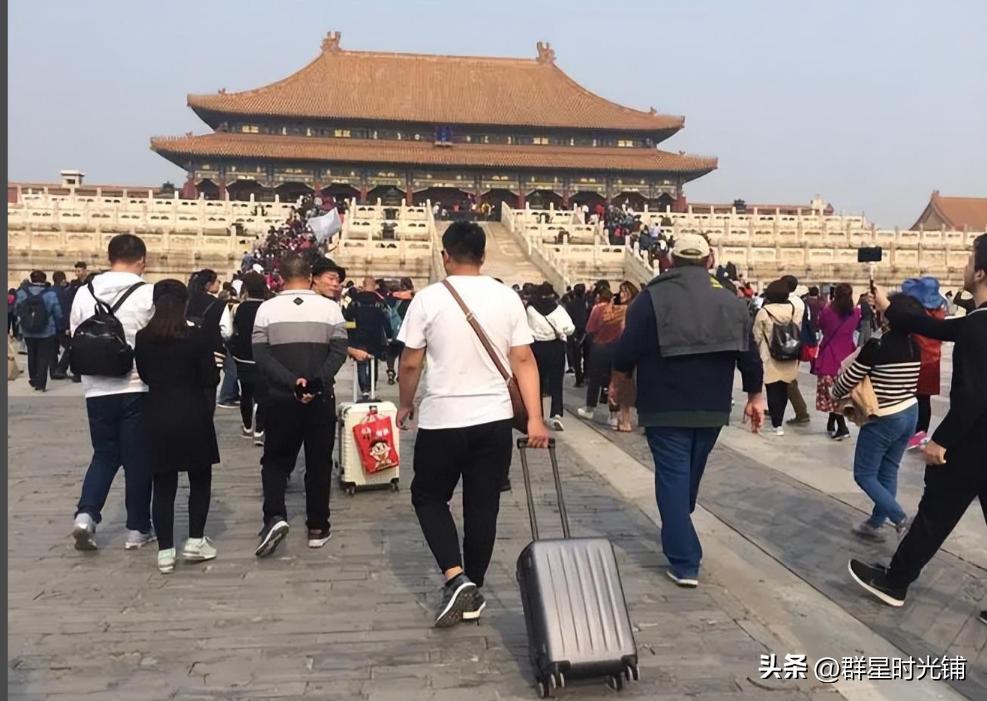 还记得当年开大G进故宫的孙媳妇吗？故宫新规实施，网友旧事重提