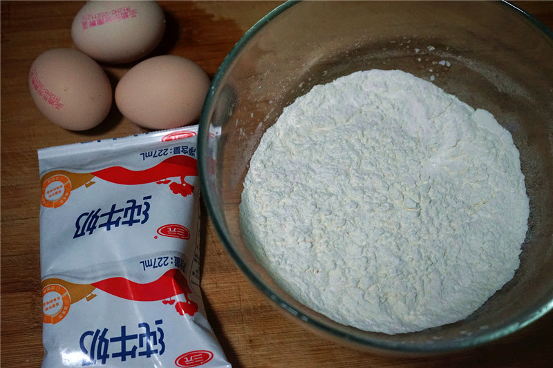 两个鸡蛋一根葱做的鸡蛋饼,两个鸡蛋一碗面粉怎么做好吃