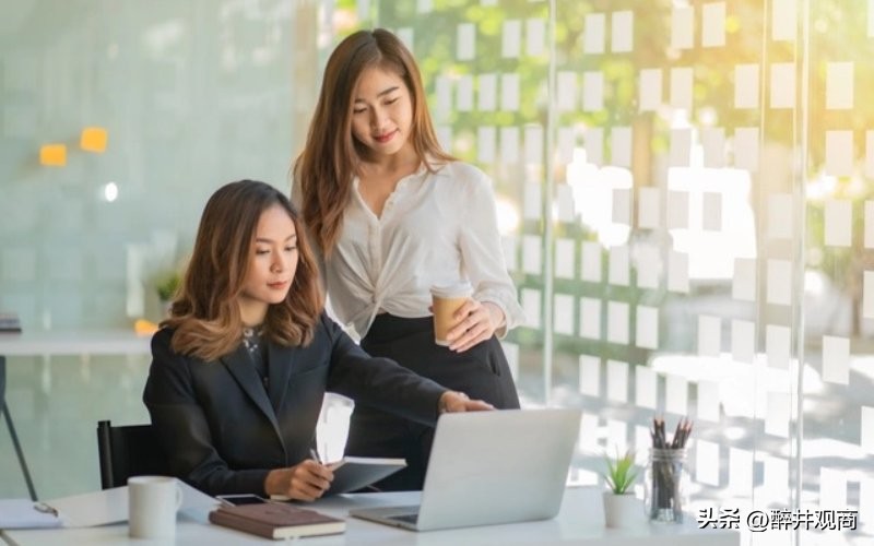 2万炒股每天10个点一年多少钱,股市十万块钱每周只挣2.5个点