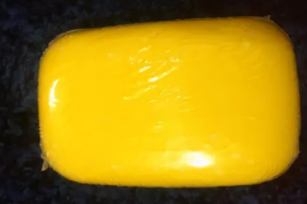 女子坚持用硫磺皂水洗头,一女子坚持硫磺皂洗脸半年变化图