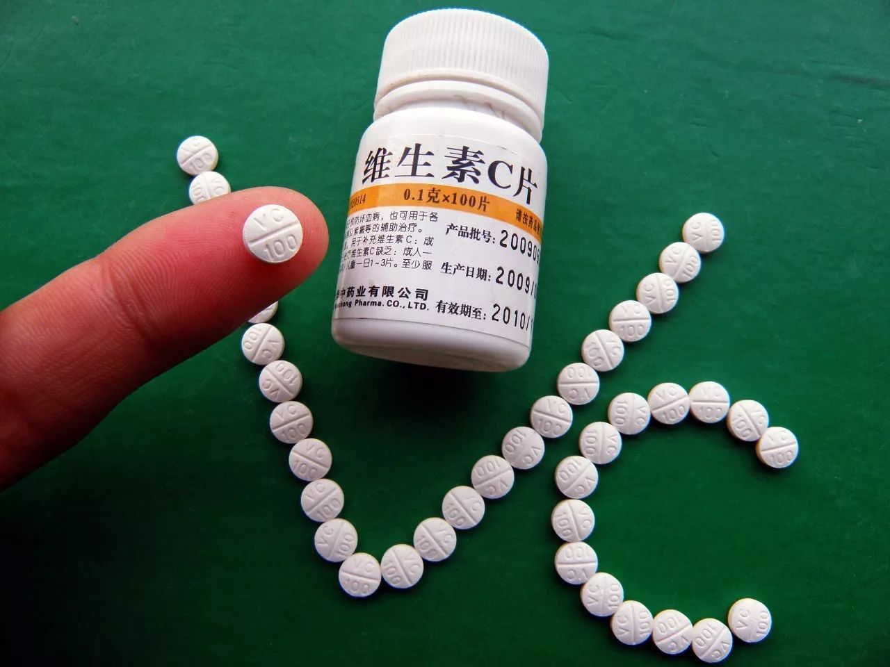 几块钱的维生素c和几十元的区别,2元一瓶的维生素c与贵的有区别吗