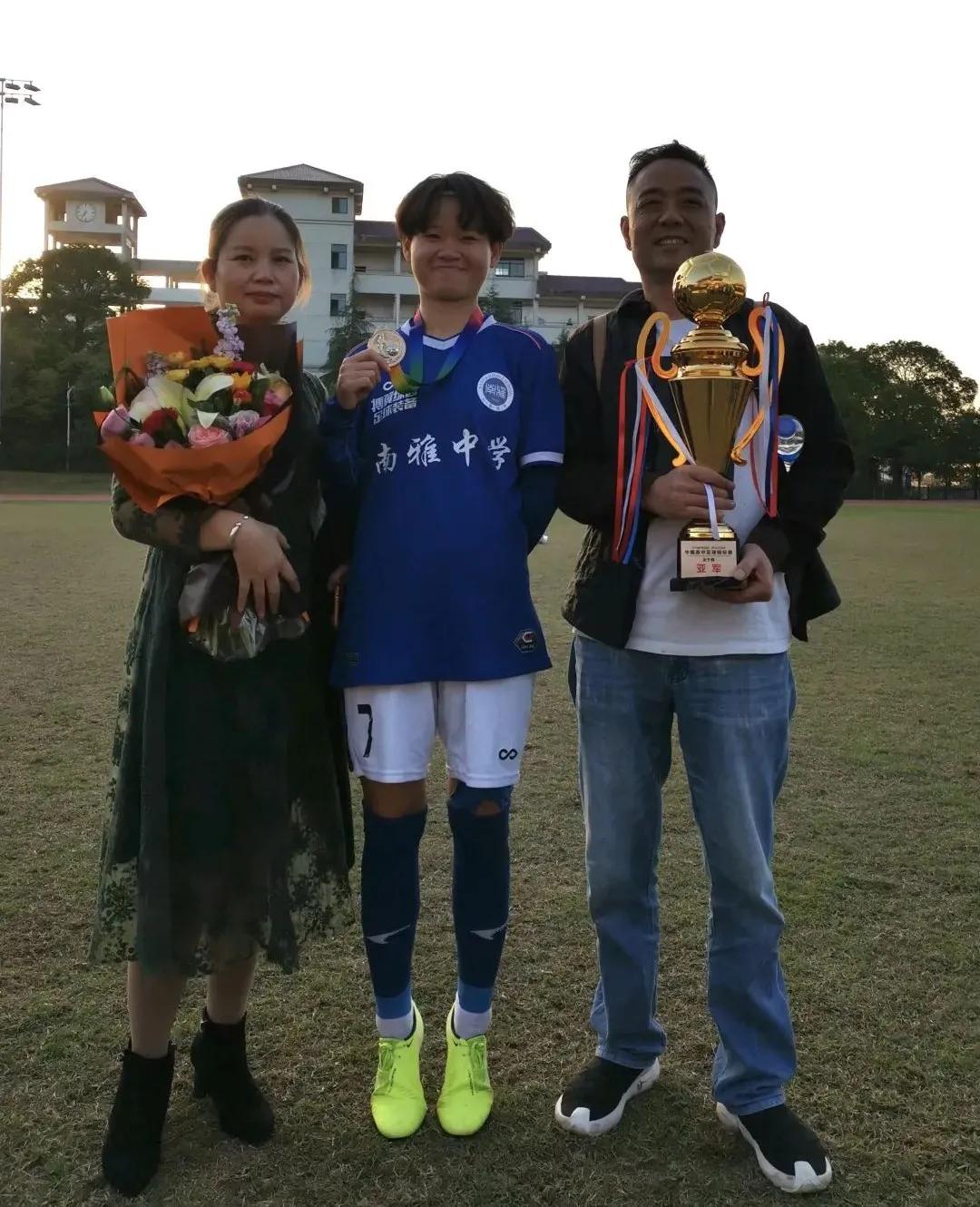 足球女孩,足球女孩实现梦想