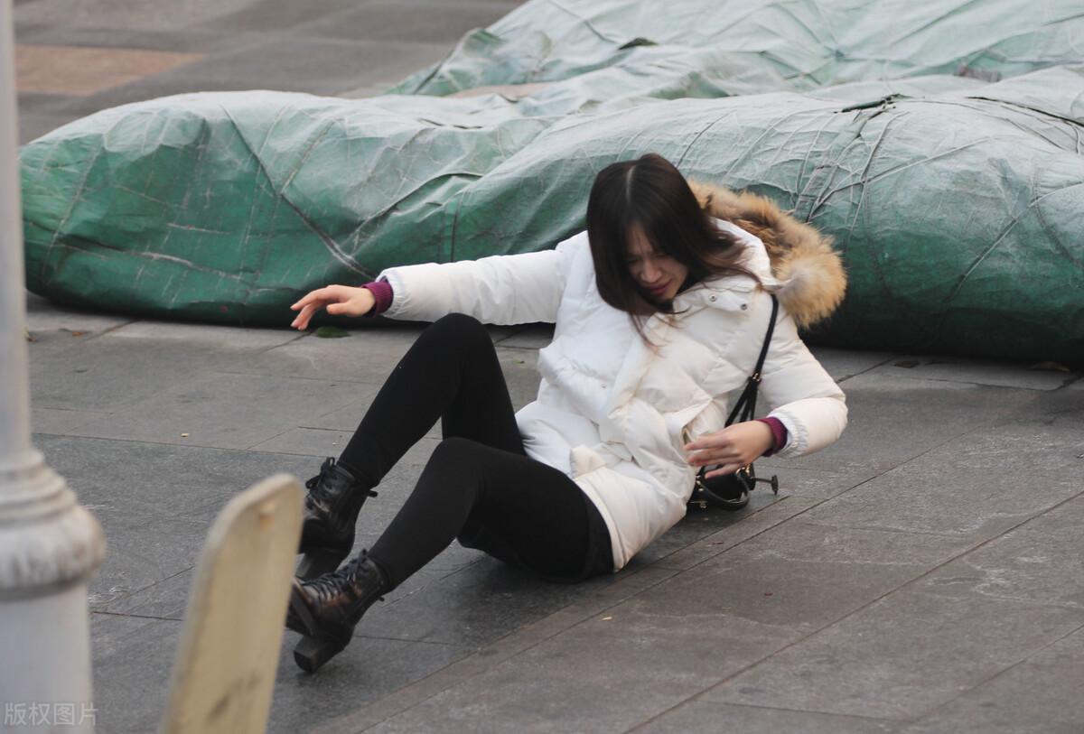 雪天路滑鞋子怎么做防滑,路面结冰鞋子怎么防滑