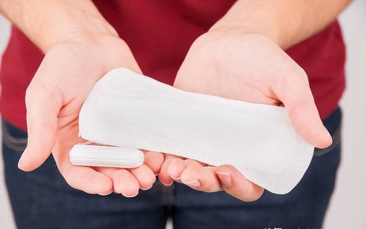 女孩初次例假在多大年龄,女孩来例假黄金年龄