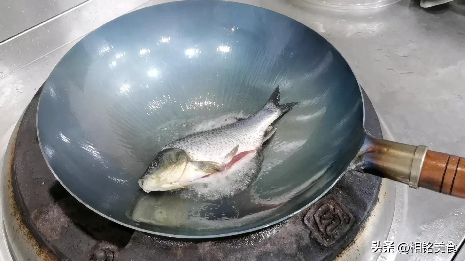 新铁锅怎样开锅小妙招视频,不粘锅的铁锅最佳开锅方法