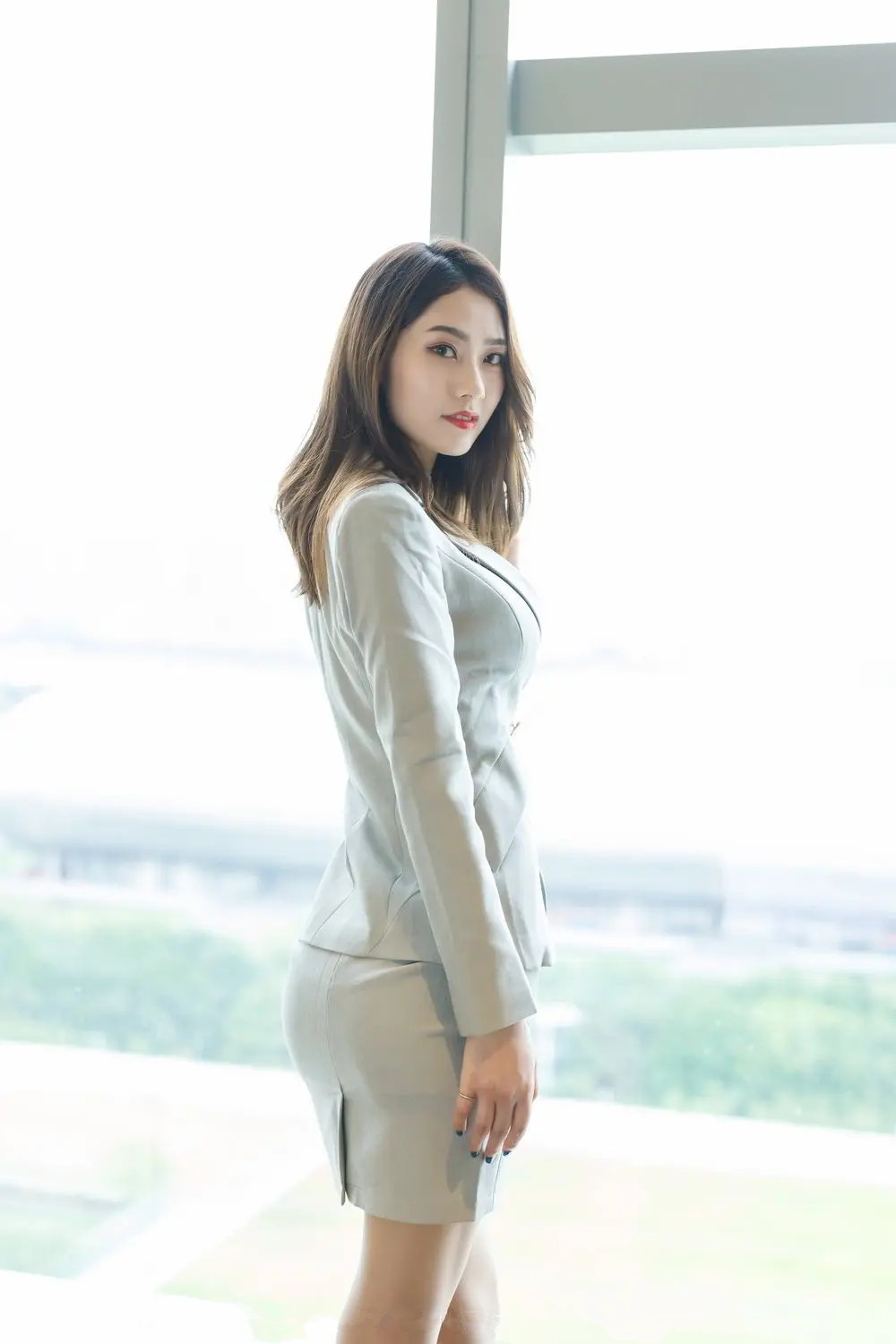 绿色，前台接待的日常生活，温和健谈