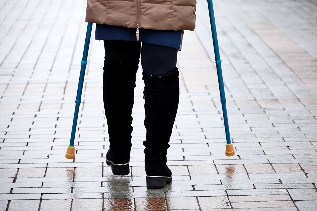 股骨头坏死为什么总觉得困啊,为什么股骨头坏死腿会无力