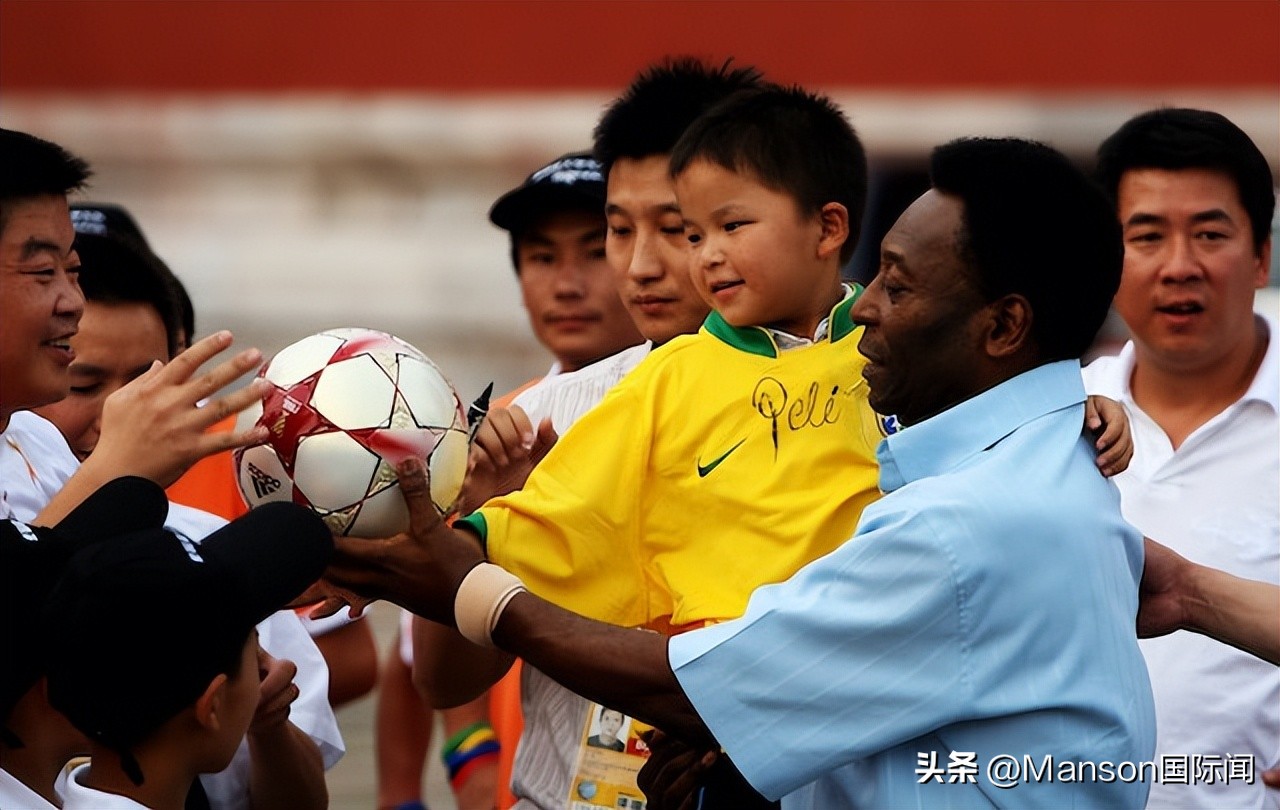 世界球王贝利的精彩人生,堪比马拉多纳与贝利的球员