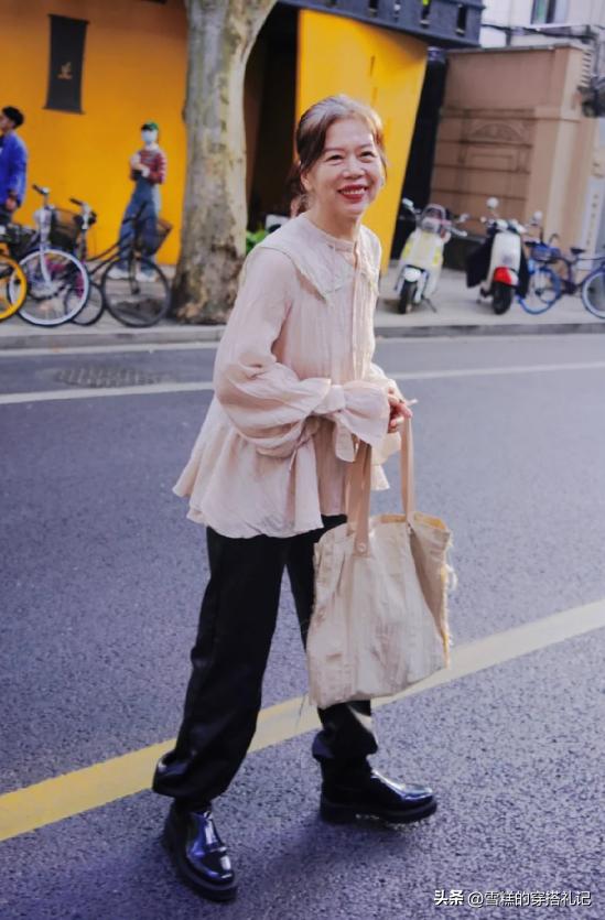 被上海奶奶的穿搭惊艳到了,被时尚老奶奶惊艳