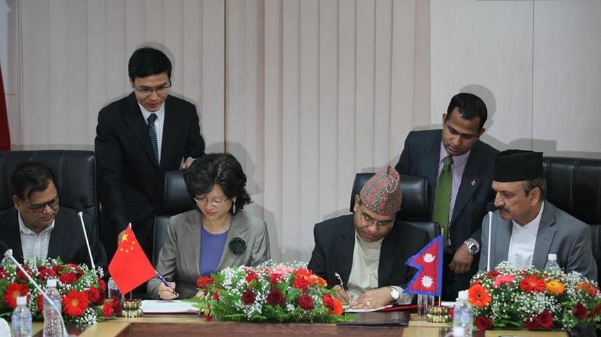 尼泊尔为啥没被印度征服,被印度三面包围的尼泊尔视频