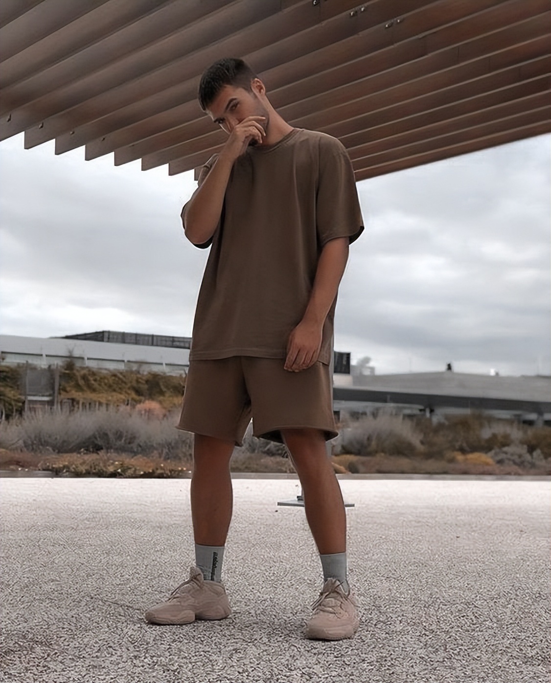 男士夏天t恤紧身好还是宽松点好,夏男运动t恤紧身好还是宽松好