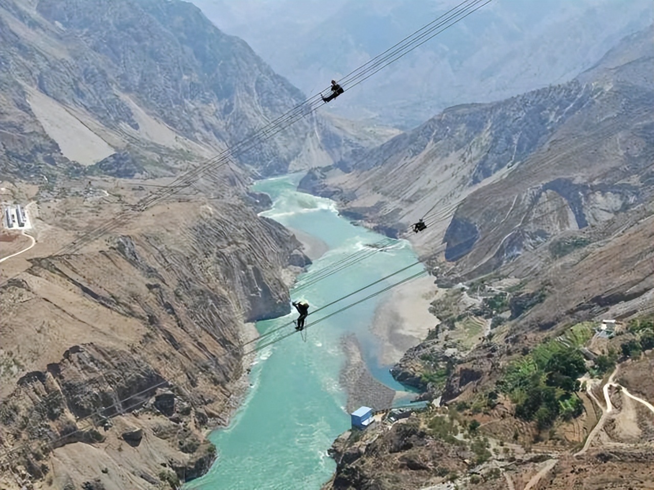 基建狂魔穿越秦岭,基建狂魔施工完整视频