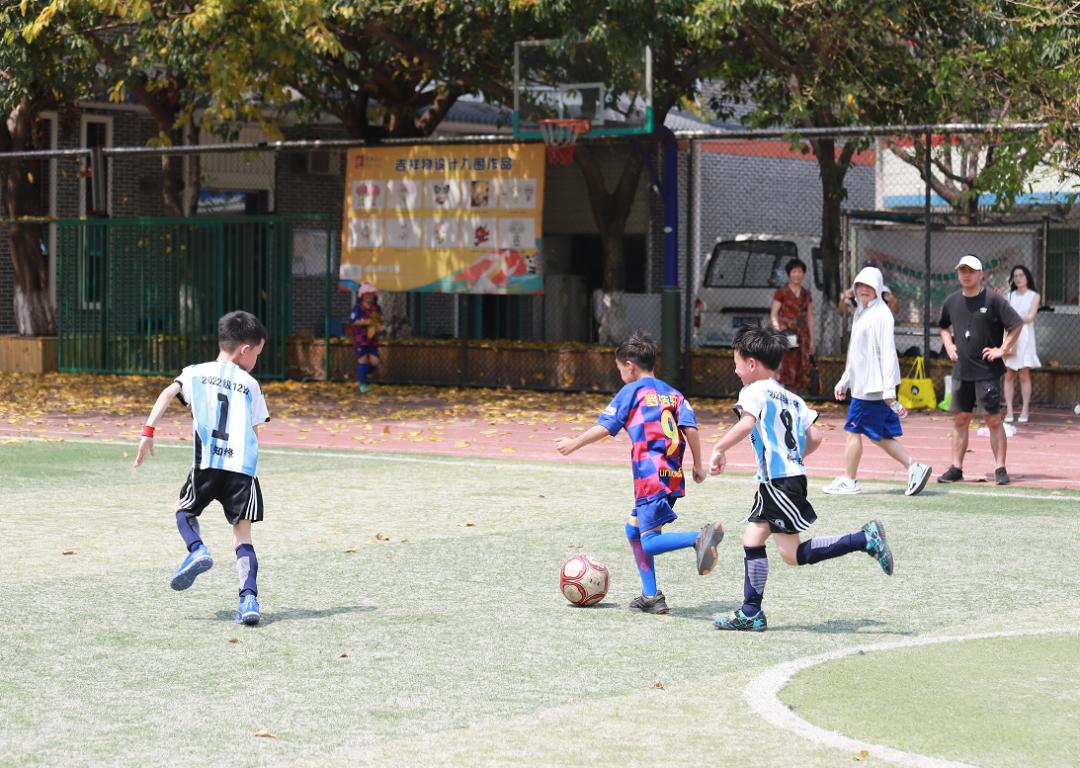 足球比赛华阳实验小学,句容华阳实验小学足球场