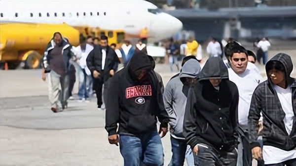 最危险国度萨尔瓦多，世界谋杀之都，*币特比**是法定货币