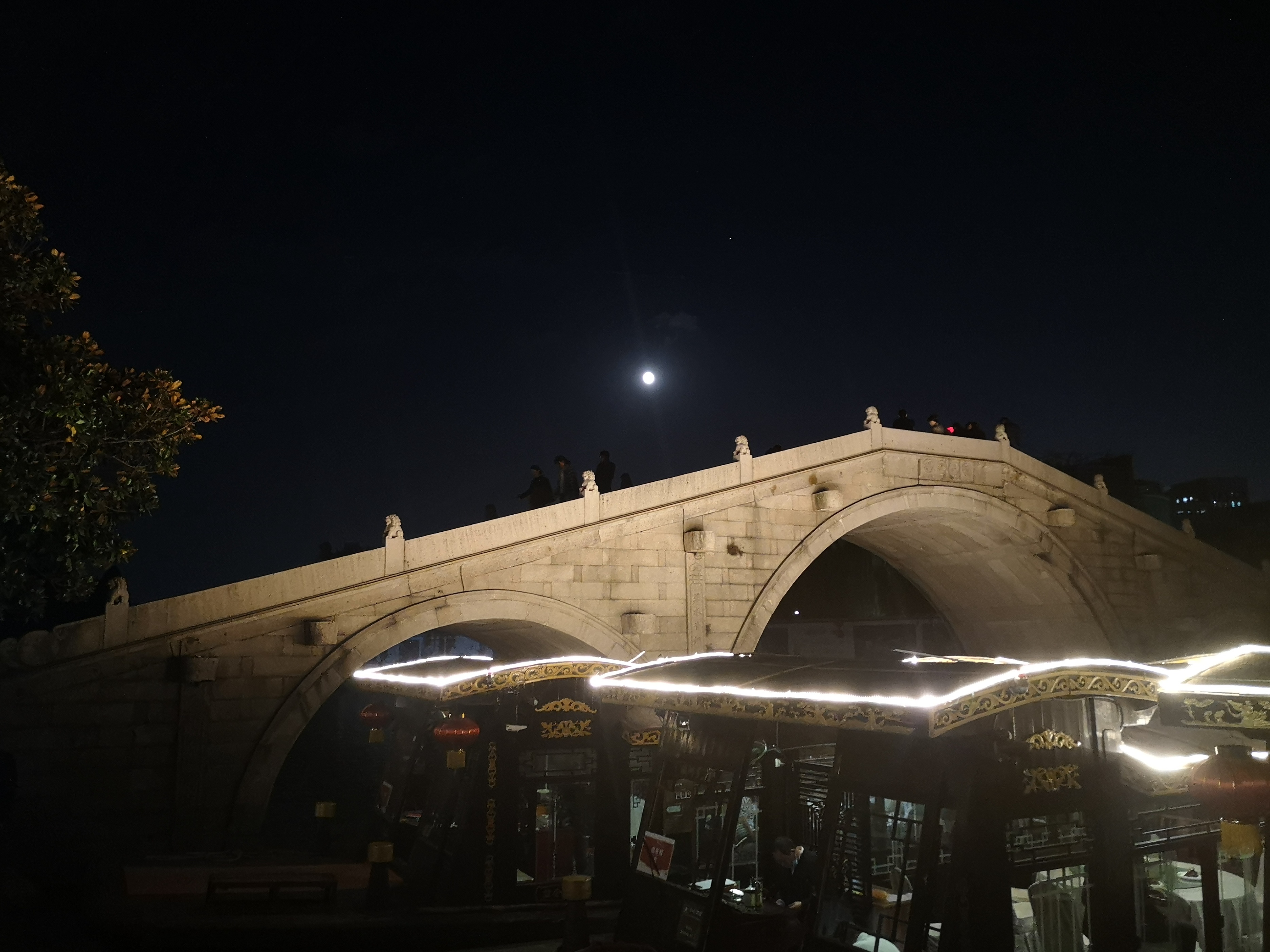 有关中秋或月亮的诗词名句,有关中秋月亮的诗词名句