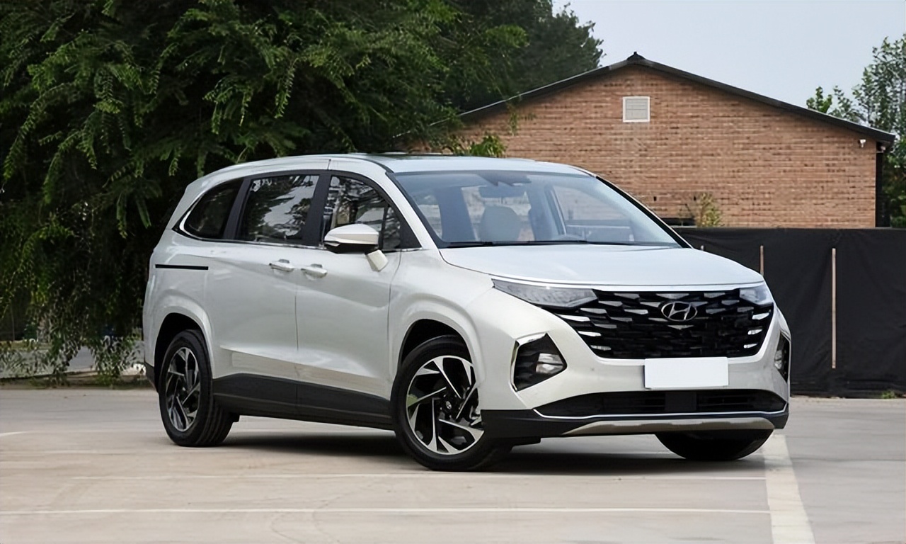 现代库斯途和别克gl8哪个省油,现代库斯途和别克gl8车内空间对比