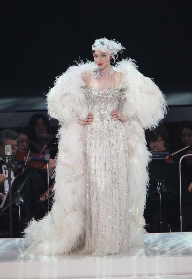 亚洲婚纱女王杀进内娱，女星们集体坐不住了