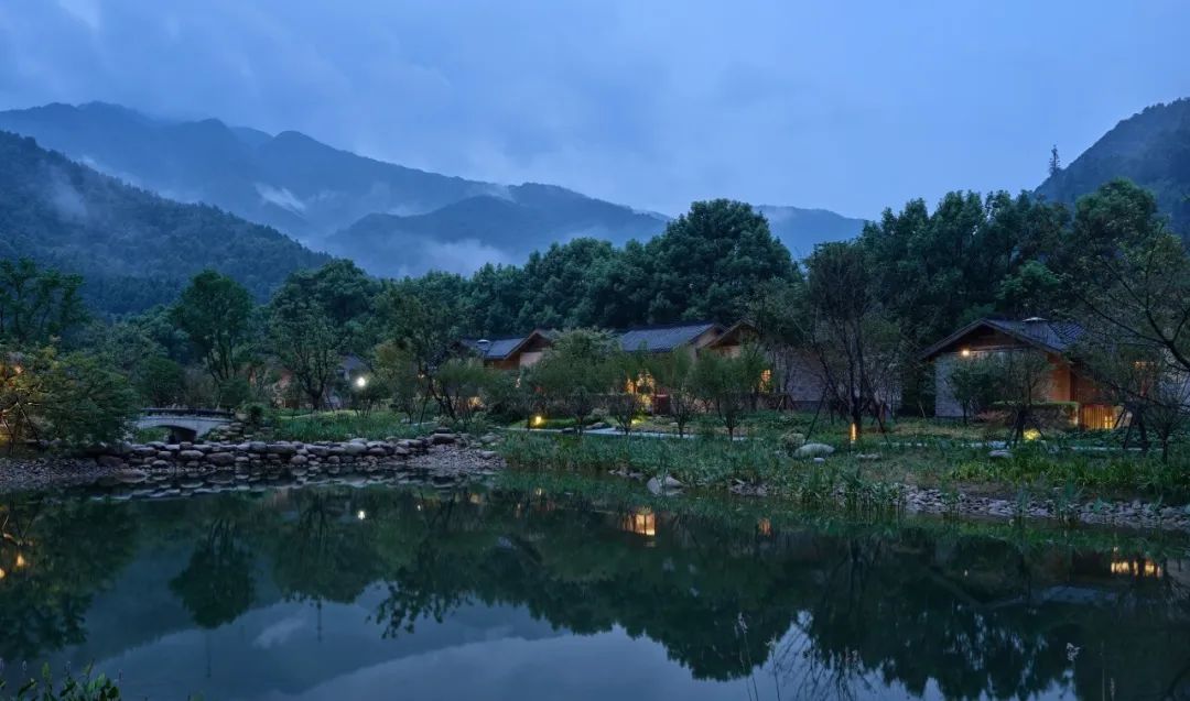 石台聚龙牯牛降酒店品牌定位,牯牛降聚龙大酒店野奢大床房